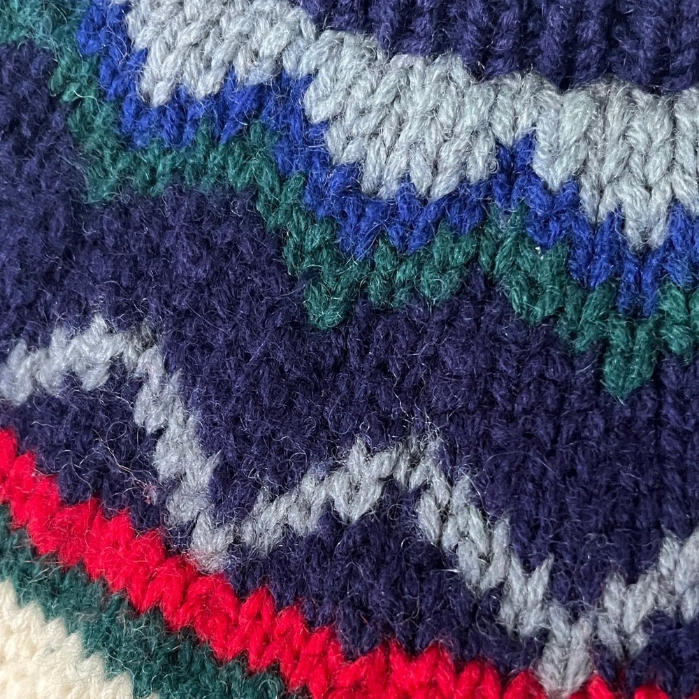 Vintage fair isle hand knit wool Crewneck Sweater Sz Large, cream, blue,red - Picture 6 of 12